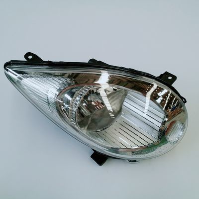 N° OE 4121100/200U8010/8050 Pièces automobiles blanches chaudes pour les phares JAC J3 à prix abordable
