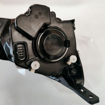 Numéro d'OE 4121100U8260 du phare avant gauche pour 2010- JAC J3 remplacement après-vente